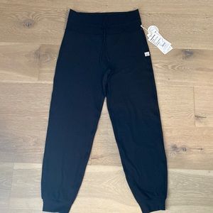 NWT Vuori Daily Jogger. Black; size small